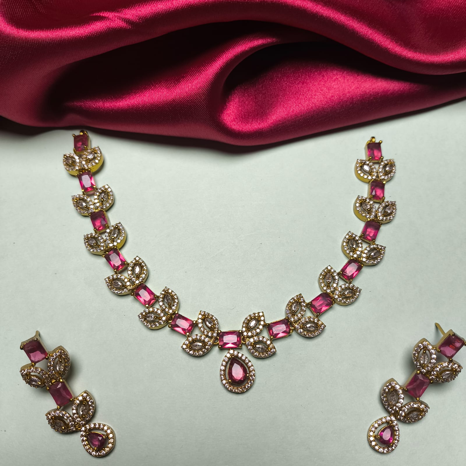 Elegant Petal Motif AD Necklace Set