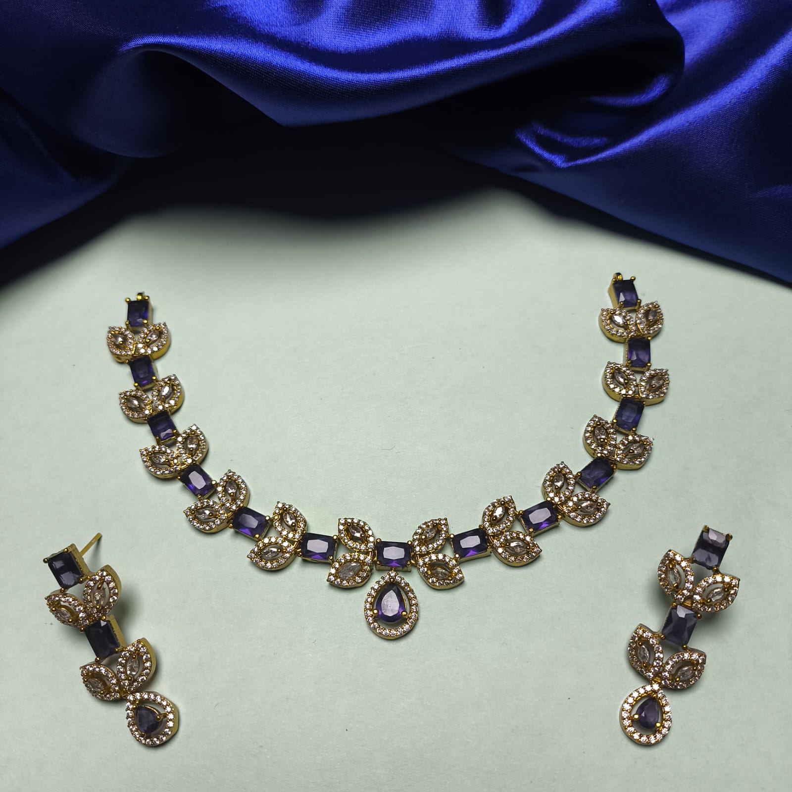 Elegant Petal Motif AD Necklace Set