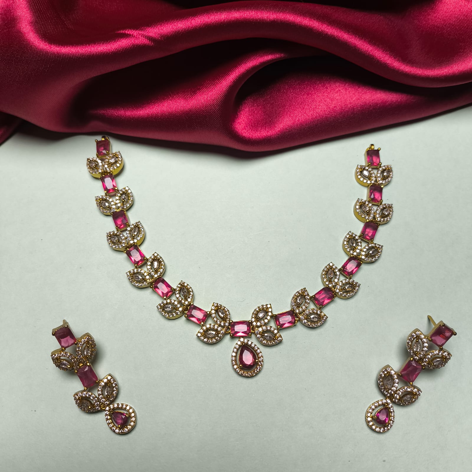 Elegant Petal Motif AD Necklace Set