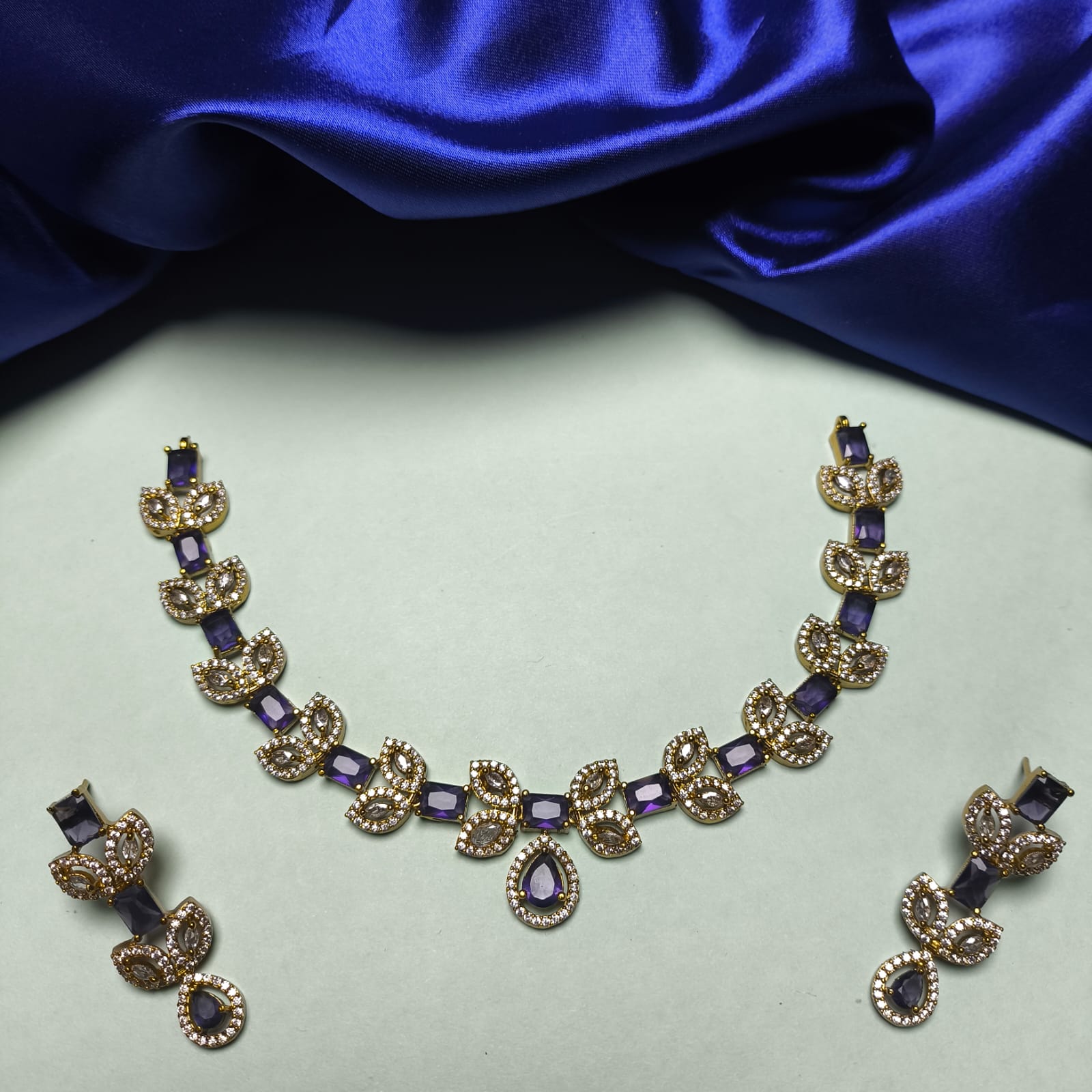 Elegant Petal Motif AD Necklace Set